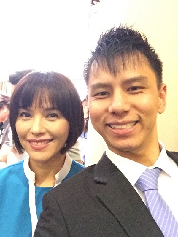 Emcee Lester Leo with mediacorp celebrity Zoe Tay