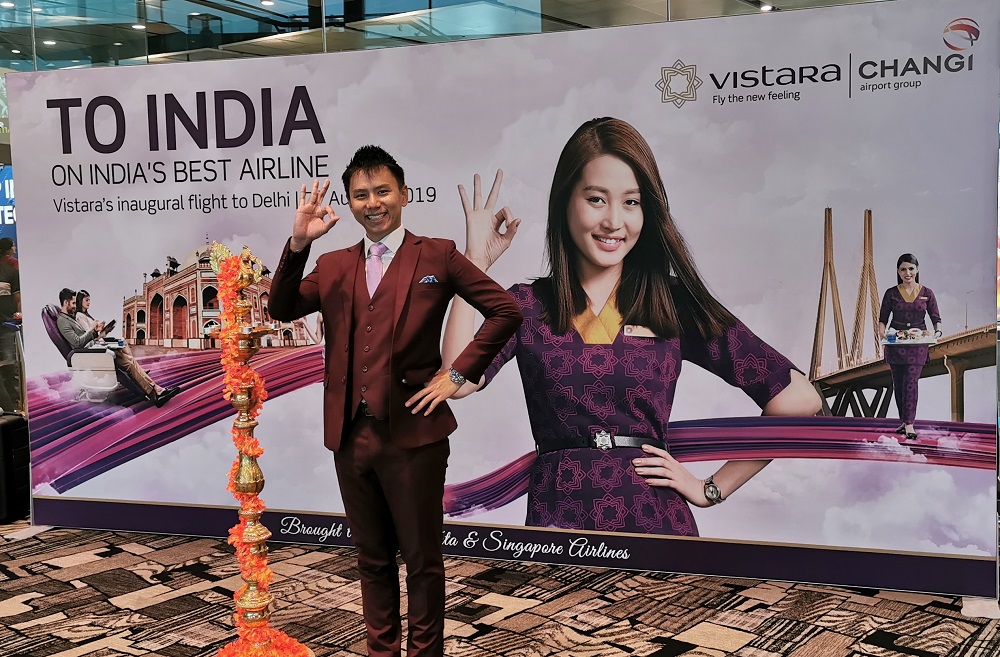 Vistara inaugural flight from Delhi to Singapore - Emcee Lester
