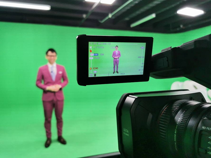 Virtual emcee in green screen studio - singapore emcee