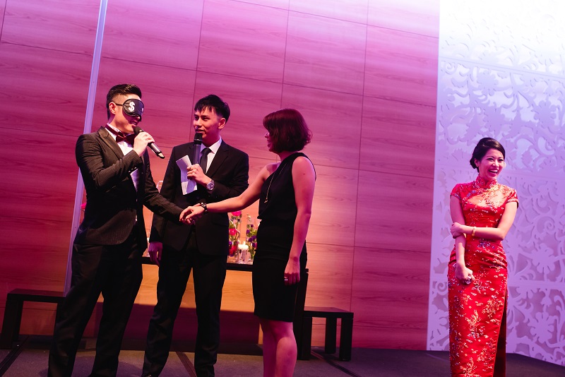 Wedding emcee singapore Lester leo conducting games