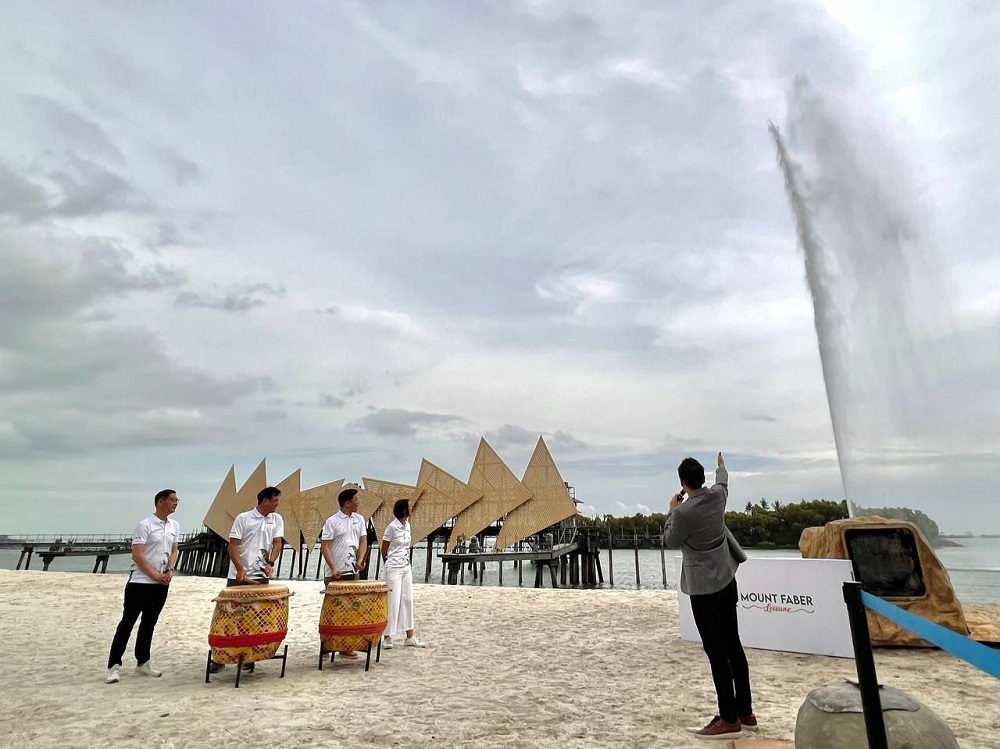 Central beach bazaar sentosa skyjet and musical fountain launch - Emcee Lester Leo
