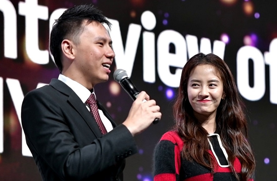 Song ji hyo media event - emcee singapore lester leo