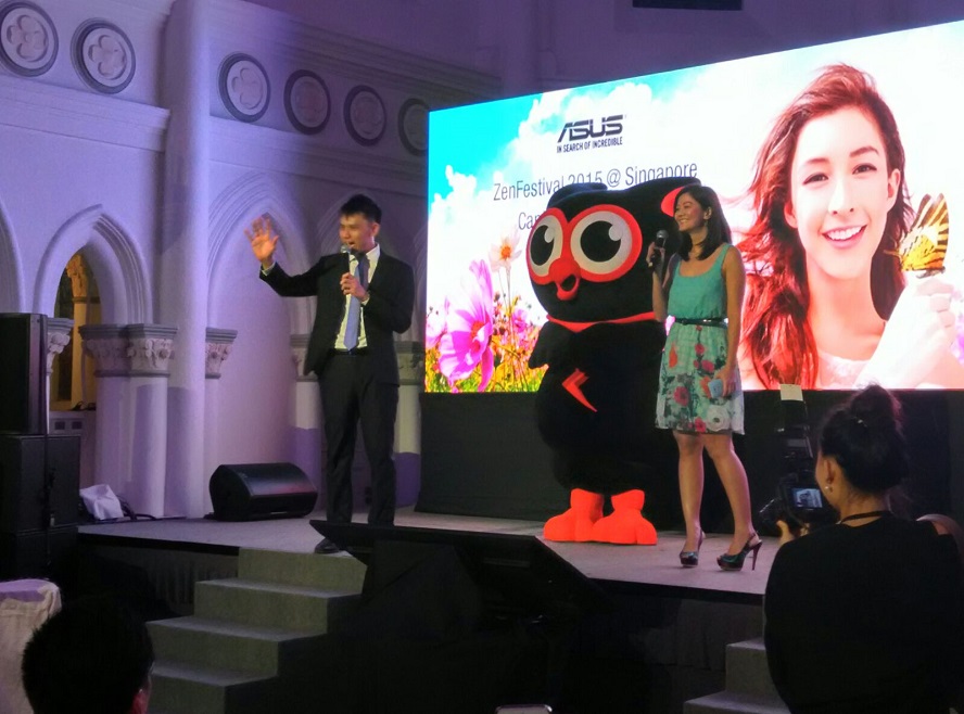 it tech media launch event - emcee singapore lester leo